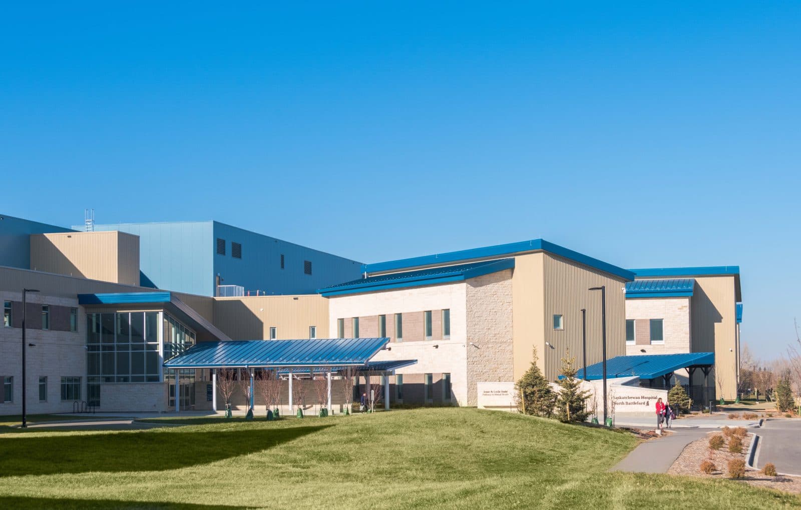 Entrance to the Saskatchewan Hospital North Battleford with blue sky above.